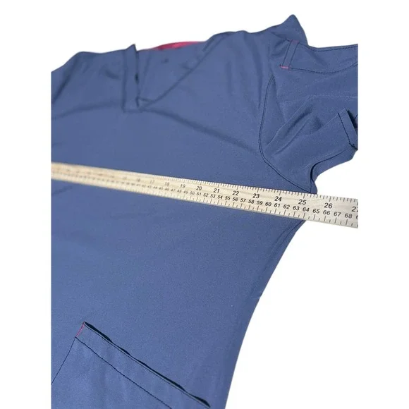 Carhartt Gray Scrubs Top Short Sleeve Size 2X - Multi Pockets - Pink Accents - Picture 3 of 6